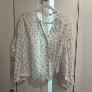 Doen blouse size small. No flaws.